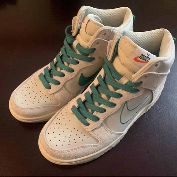 Nike Dunks - Picture 2 of 12